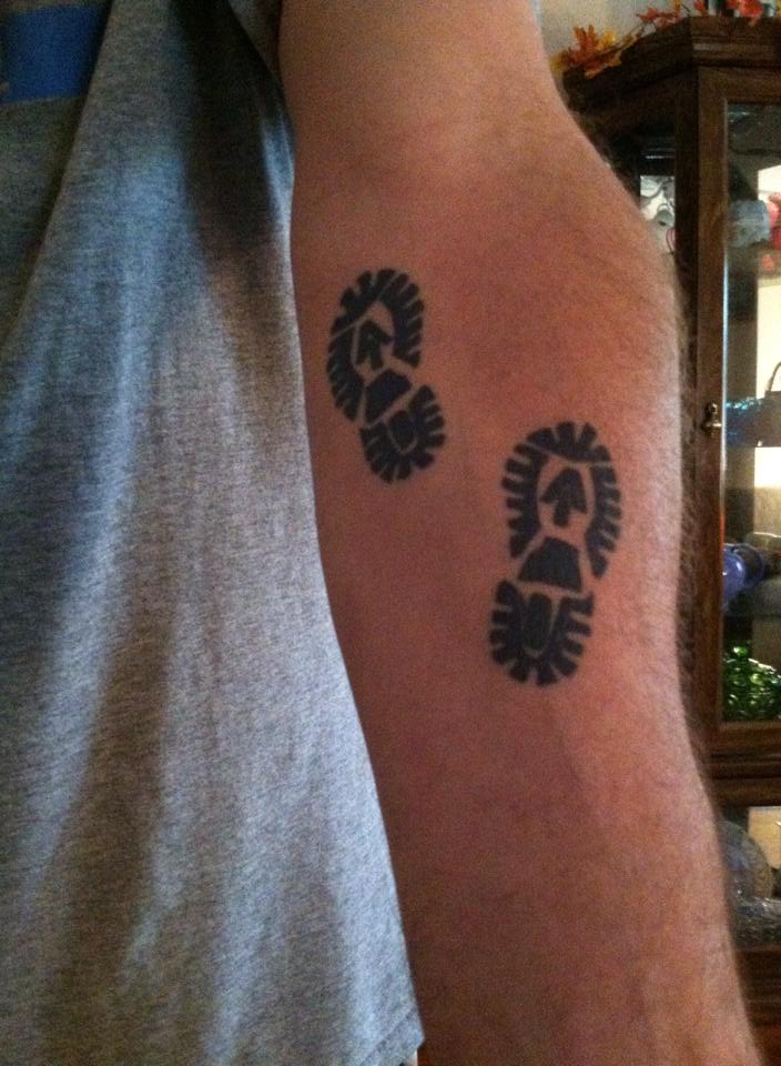 Pin by Pches Zee on #NewInks | Small tattoos for guys, Hiking tattoo, Tattoo  style drawings | Small tattoos for guys, Simple tattoo designs, Hiking  tattoo on Inspirationde