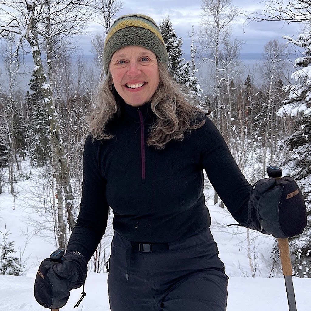 Gear Review: Women's Icebreaker Mid Layer Jacket; Base Layer Tights - The  Trek