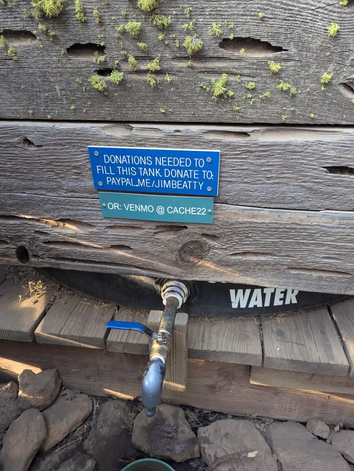 La cortesía del camino y la sed de agua