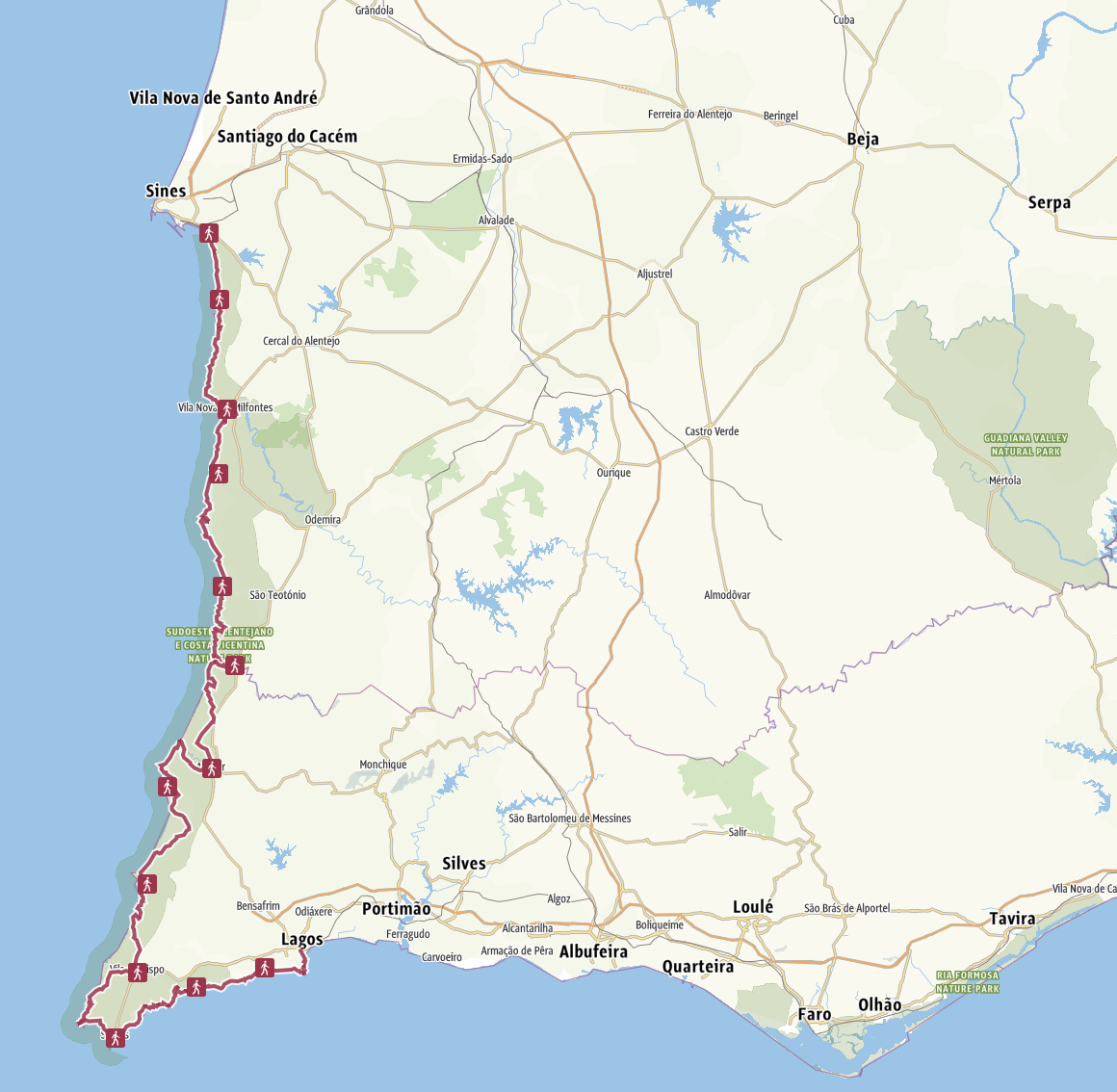 Los mapas de captura de pantalla indican el sendero de la calle Fishermen desde el puerto de Covo hasta los Lagos a lo largo de la costa de Portugu.