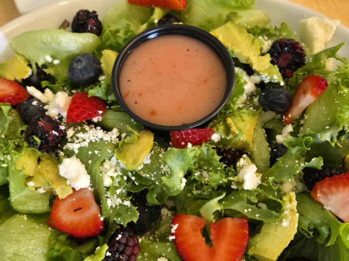Green salad with mixed berries